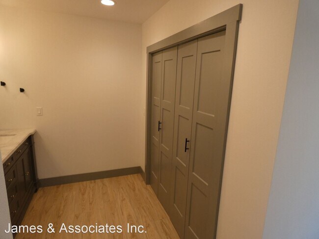 Building Photo - 3 br, 2 bath House - 319 - A E 6th Street