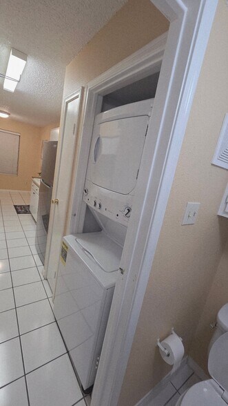 Building Photo - 2750 Holly Hall St