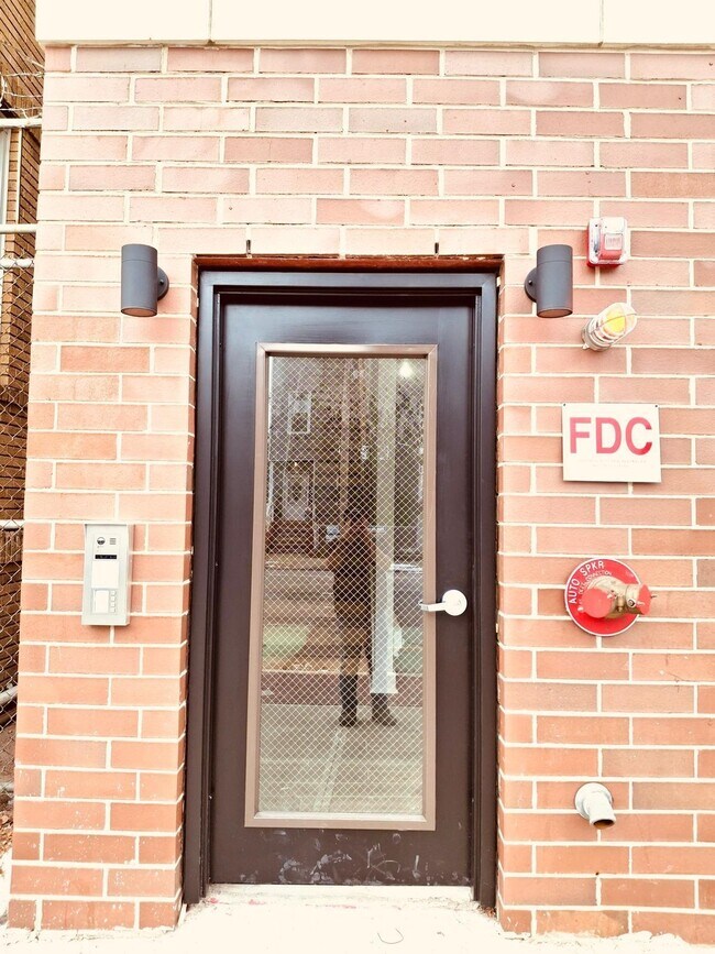 Building Photo - 185 Mallory Ave