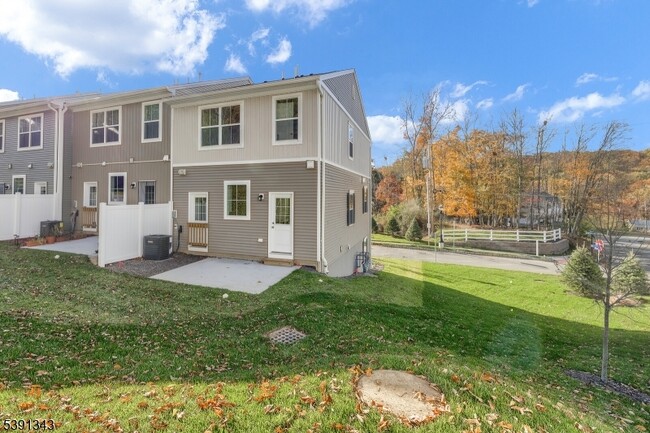 Building Photo - 1 Beirne Ln