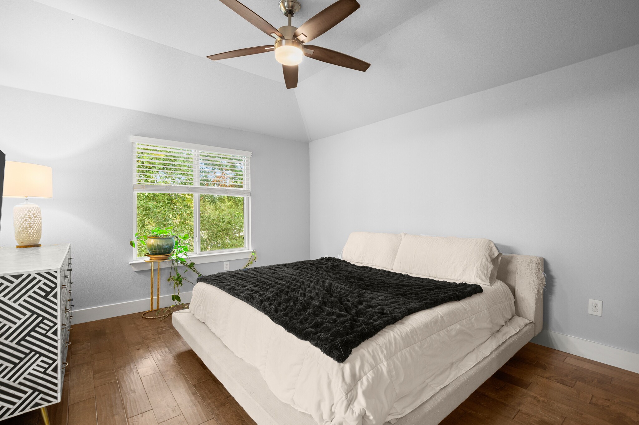 Master Bedroom upstairs - 1220 Delano St