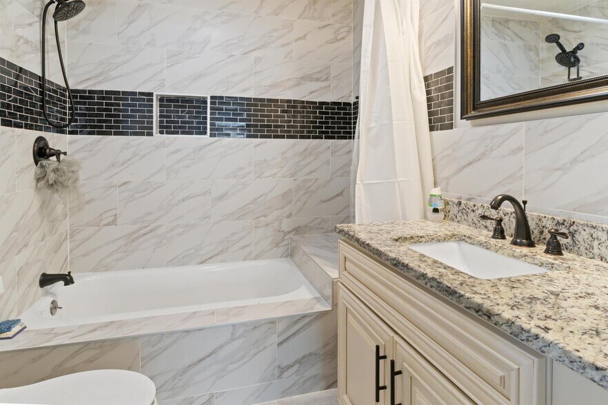 Building Photo - Bright, Spacious Stone Mountain Residence ...