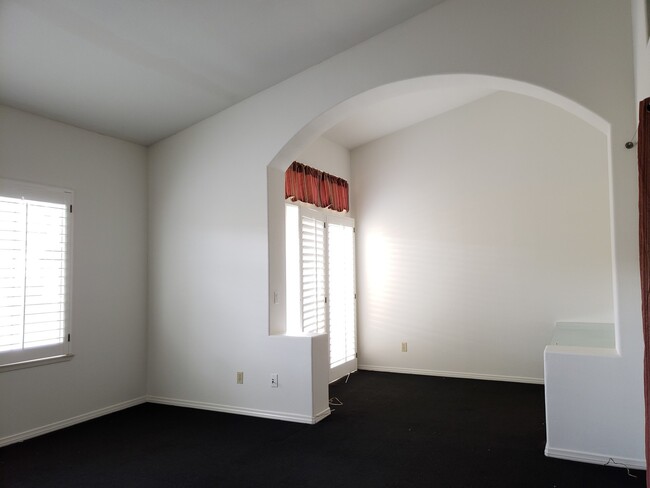 Building Photo - 2 Bedroom 2 Bathroom Condo in Carmel Mount...