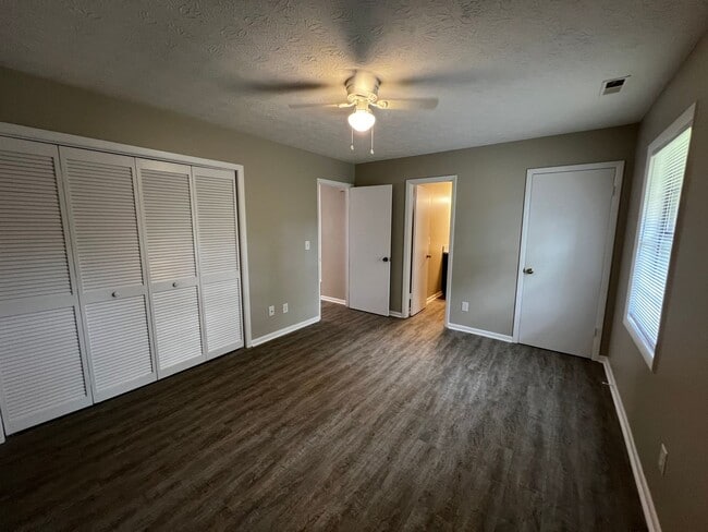 Building Photo - 1429-D Ireland Drive - No Pets