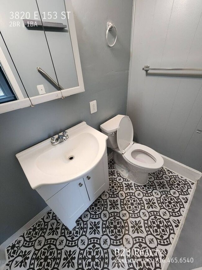 Building Photo - 3820 E 153rd St