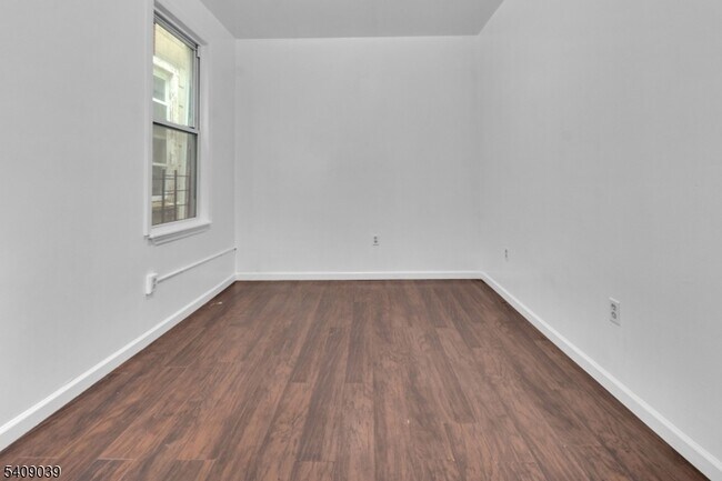 Building Photo - 54 3rd St