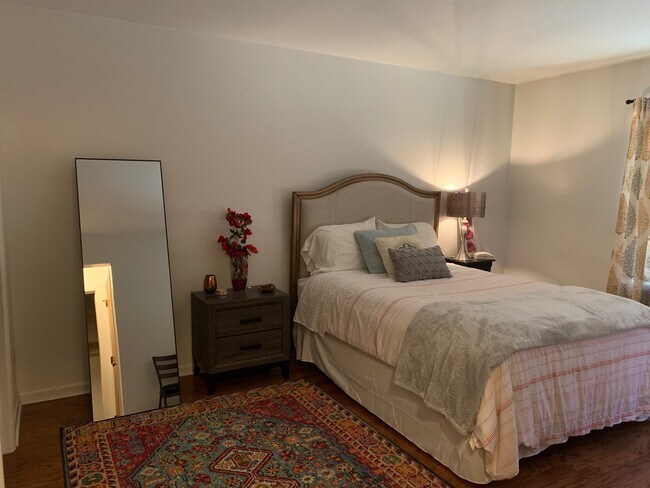 master bedroom - 109 Blithe Ct