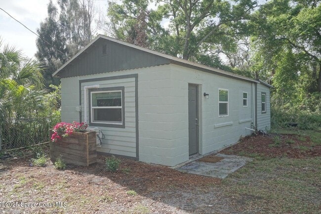 Primary Photo - 2850 Shwonda Ave NE