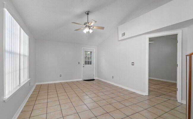 Building Photo - 1810 Hurlburt Rd