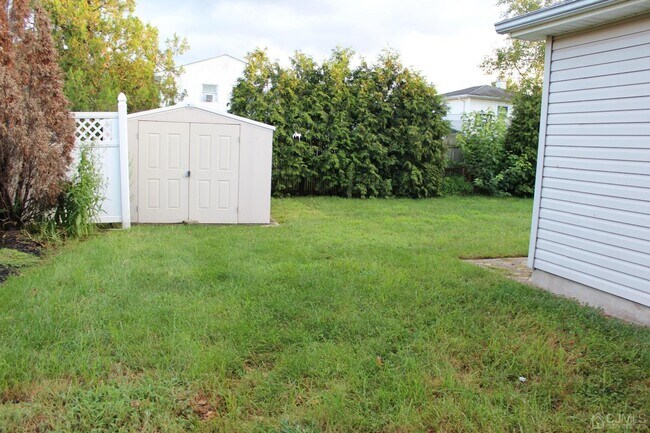 Building Photo - 13 Califon Dr