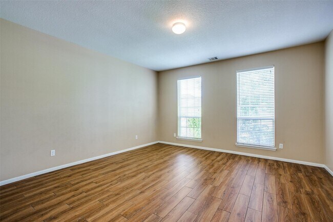 Building Photo - 9907 Valance Way