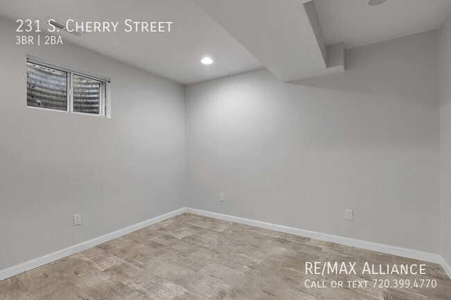 Building Photo - 231 S Cherry St