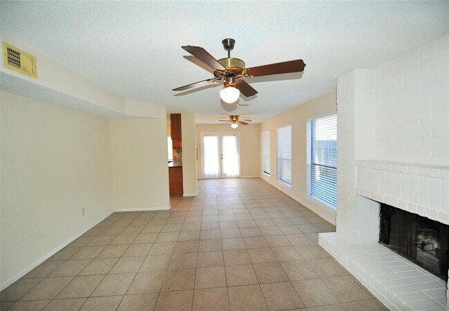 Building Photo - 2206 Greencove Ln