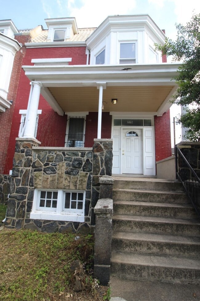 Building Photo - 2025/2026 JHU Off-Campus Awesome 6bd/3ba s...