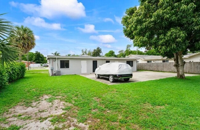 Building Photo - 4727 Myrtle Ln