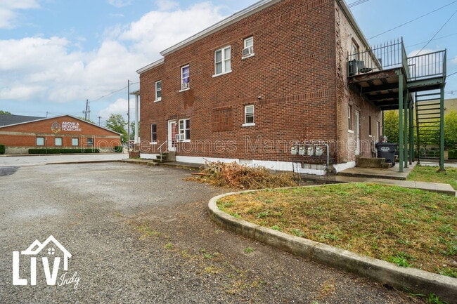 Building Photo - 1317 Main St