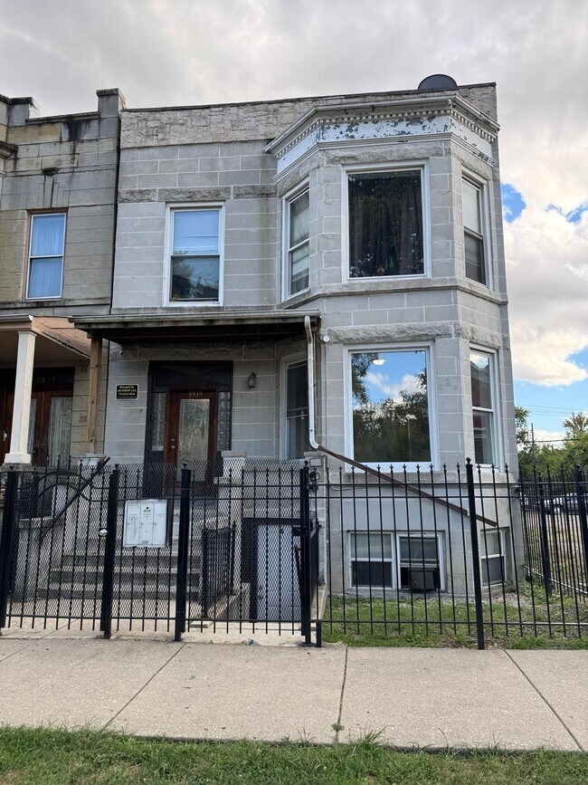 Primary Photo - 3939 W Fillmore St