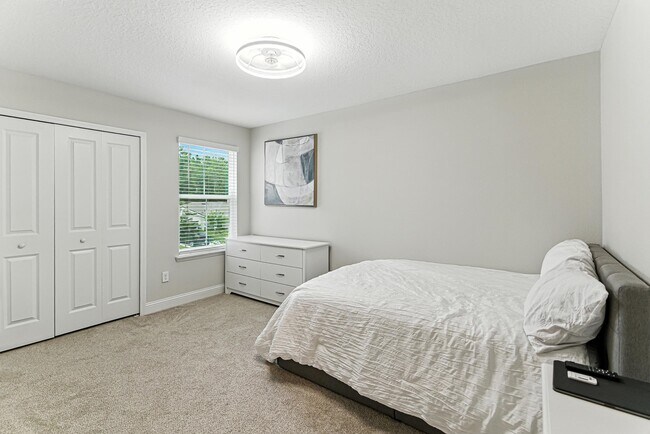 Building Photo - 105 Meadow Creek Dr