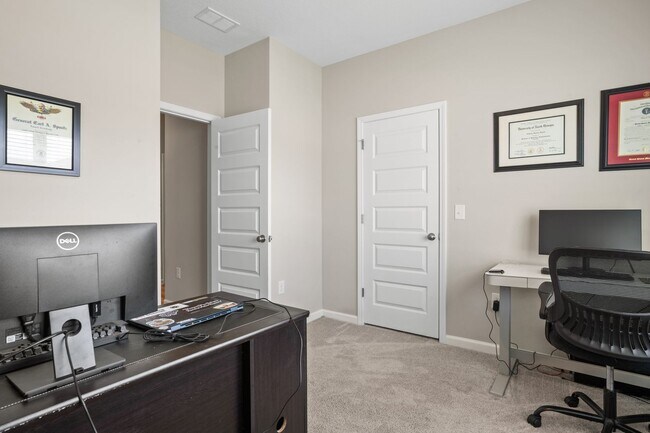 Building Photo - 6686 Sun Tree Cir
