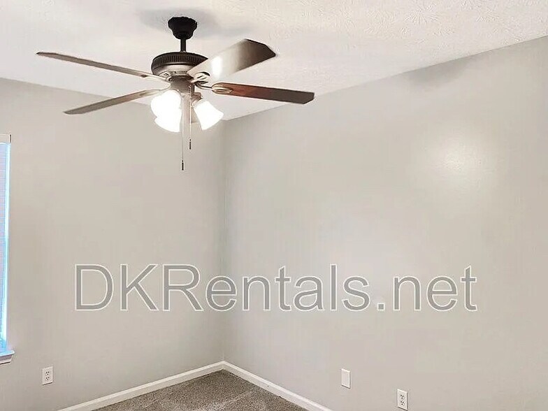 Building Photo - Room in Townhome on Stone Gate Way