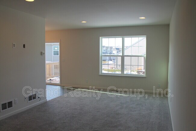 Building Photo - 7106 Country Club Hills Dr