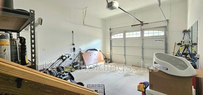Building Photo - 635 Bell St