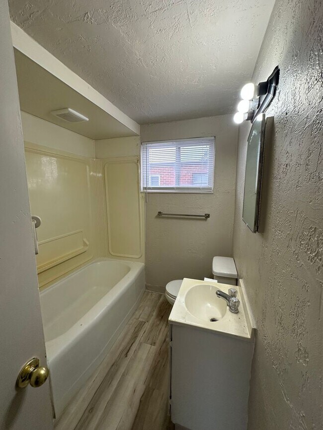 Building Photo - 2607 Poplar Ct