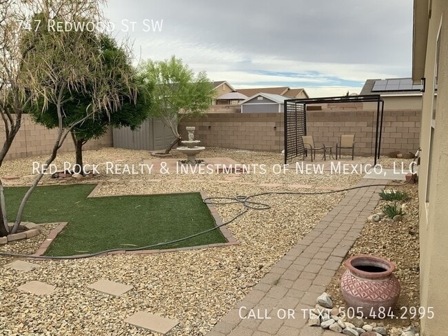 Building Photo - 747 Redwood St SW