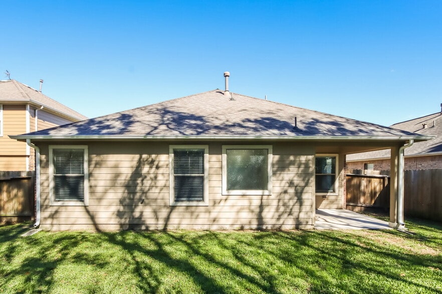 Building Photo - 2717 Sandberry Dr