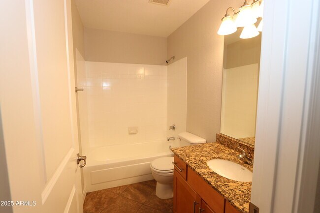 Building Photo - 2025 E Campbell Ave