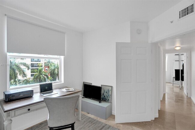 Building Photo - 17100 N Bay Rd