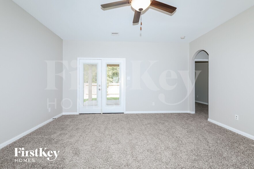 Building Photo - 8981 Oval Glass St