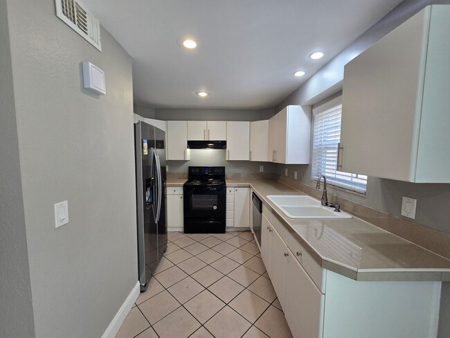 Building Photo - Arlington Townhome - 3 Bedroom 2.5 Bath