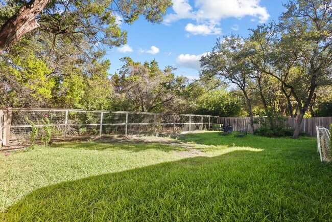Building Photo - 4 Bedroom/3.5 Bath Rogers Ranch Subdivision