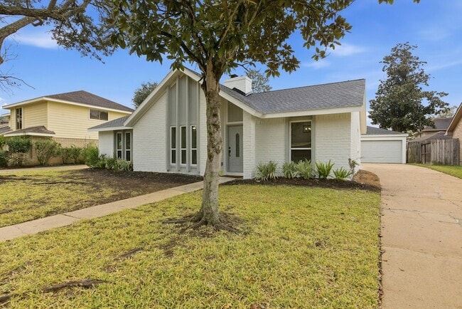 Building Photo - 2906 Colonial Dr