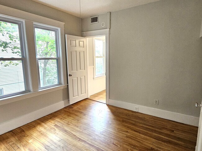 Building Photo - 169 Perry Ave