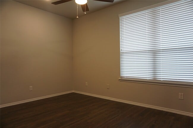 Building Photo - 9582 Darkwood St