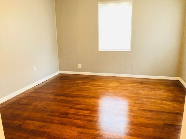 Building Photo - 1301 Greenbrier Dr