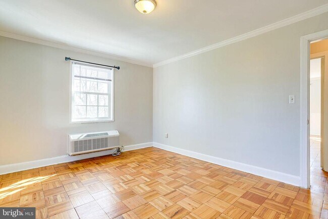 Building Photo - 1716 W Abingdon Dr