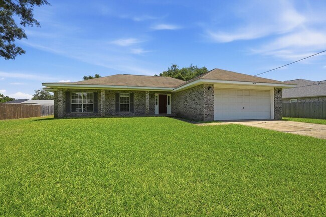 Building Photo - 2030 Hawthorne Dr