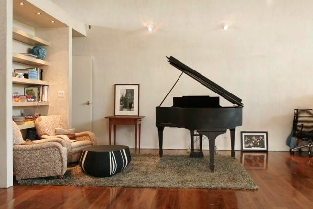 Living area - 818 1/2 California Ave