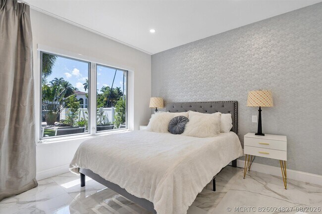 Building Photo - 207 Royal Palm Dr