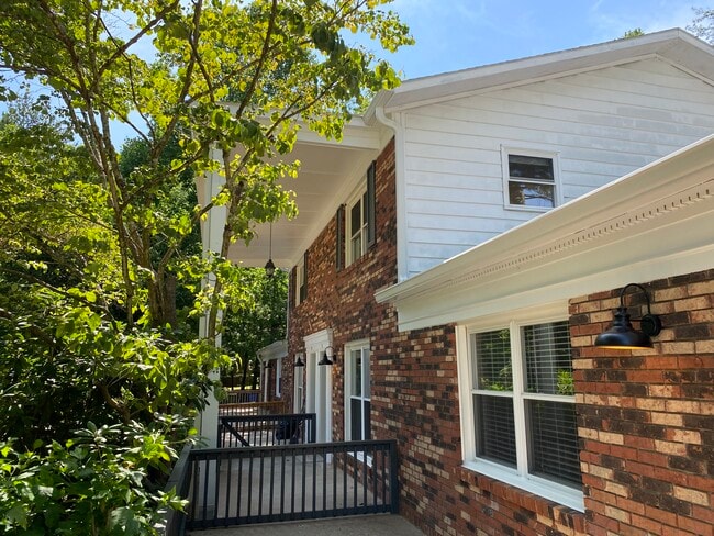 Building Photo - 6 Dogwood Ct