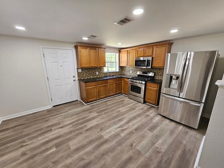 Primary Photo - 1150 Hawthorn Dr