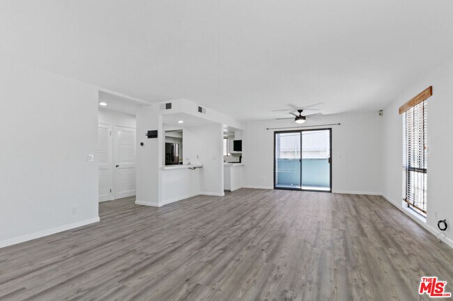 Building Photo - 11064 La Grange Ave