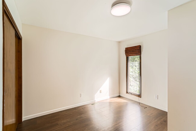 Building Photo - 1759 Marylhurst Dr