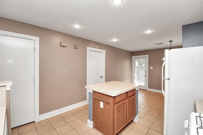 Building Photo - 5806 Sonoma Ridge