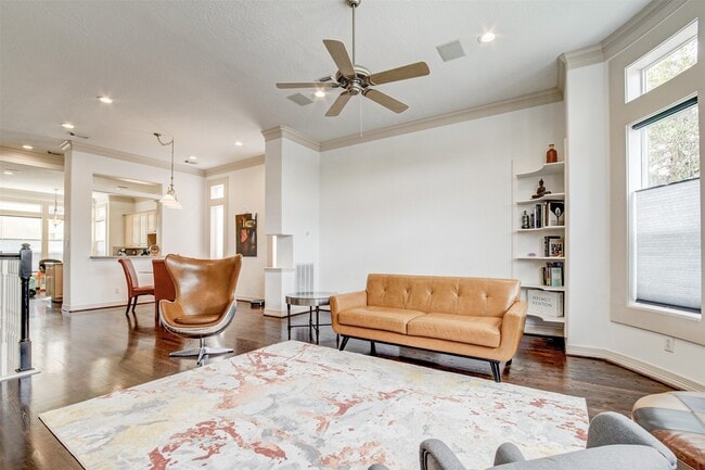 Building Photo - 1515 Hyde Park Blvd