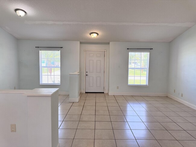Building Photo - 5906 Spruce Dr