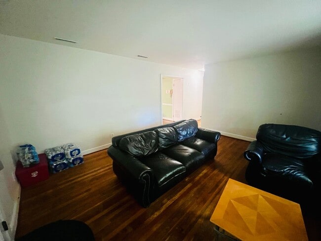 Building Photo - 4008 Wilmont Dr